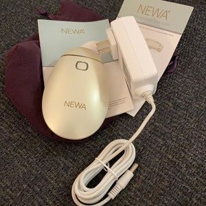 The NEWA Classic Skin Tightening System (White) comes with one device & charger.